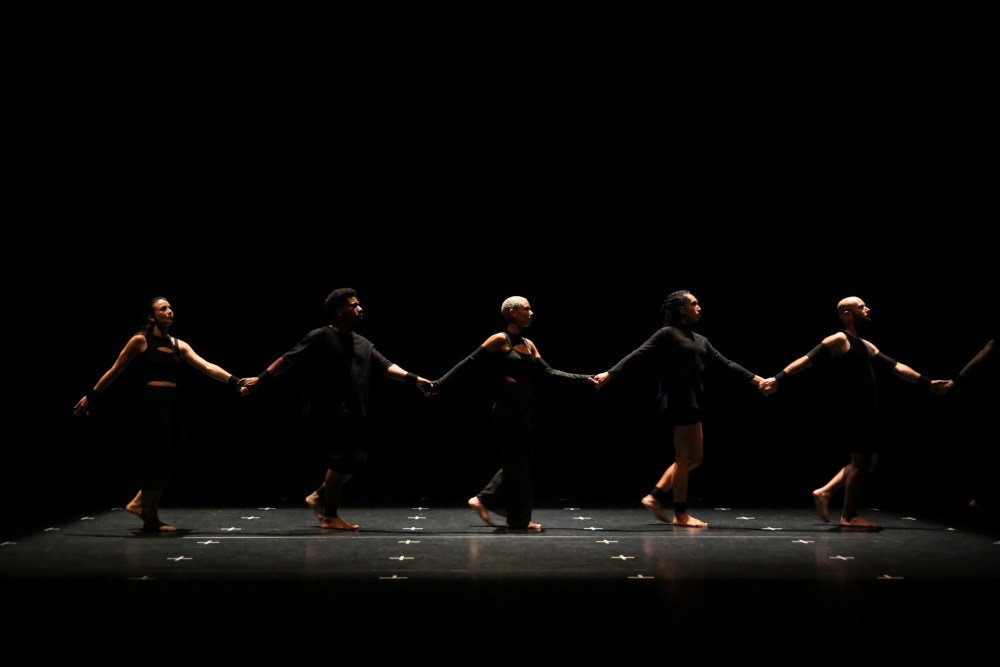 Collectif SUZANNE - TO LIFE - Création lumière de Jérôme Baudouin, créateur lumière en danse, théâtre et spectacle vivant.